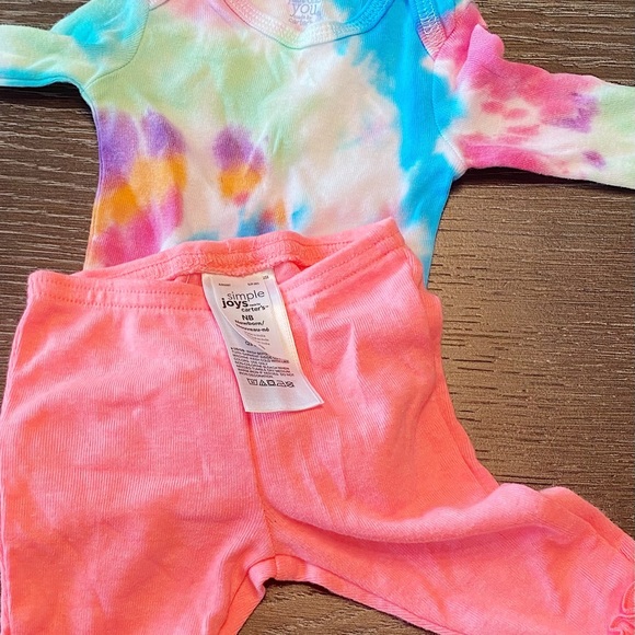 Carter’s Long Sleeve Onesie W/3 Pants, Size NB - Picture 8 of 10